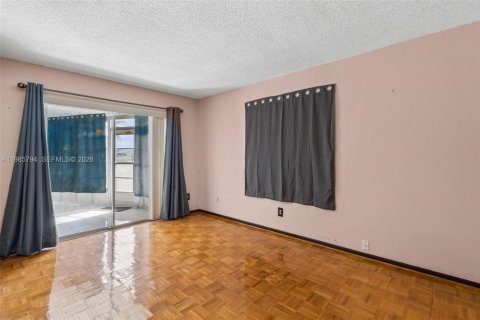 Casa en venta en Tamarac, Florida, 2 dormitorios, 151.62 m2 № 2048429 - foto 29