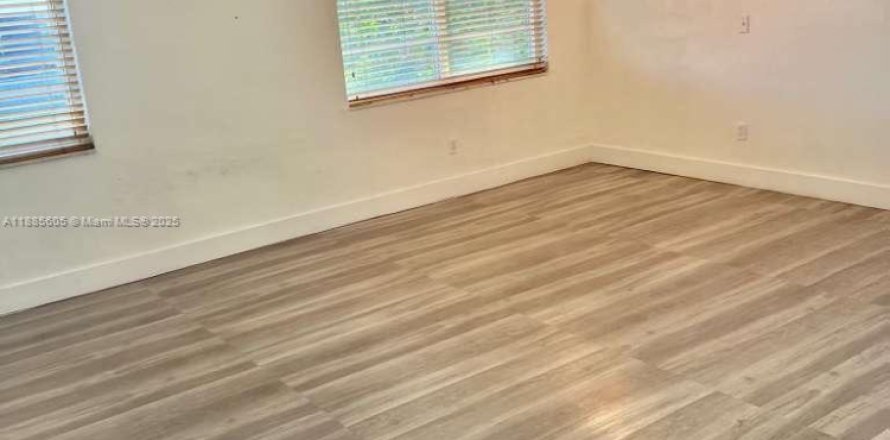 Condo in Hialeah, Florida, 2 bedrooms № 1931749