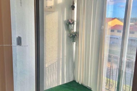Condo in Hialeah, Florida, 2 bedrooms № 1931749 - photo 6