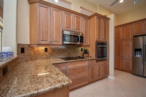 House in Delray Beach, Florida 3 bedrooms, 207.26 sq.m. № 2272060 - photo 14