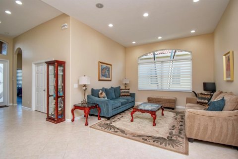 House in Delray Beach, Florida 3 bedrooms, 207.26 sq.m. № 2272060 - photo 2