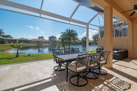 House in Delray Beach, Florida 3 bedrooms, 207.26 sq.m. № 2272060 - photo 16