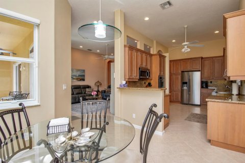 House in Delray Beach, Florida 3 bedrooms, 207.26 sq.m. № 2272060 - photo 10