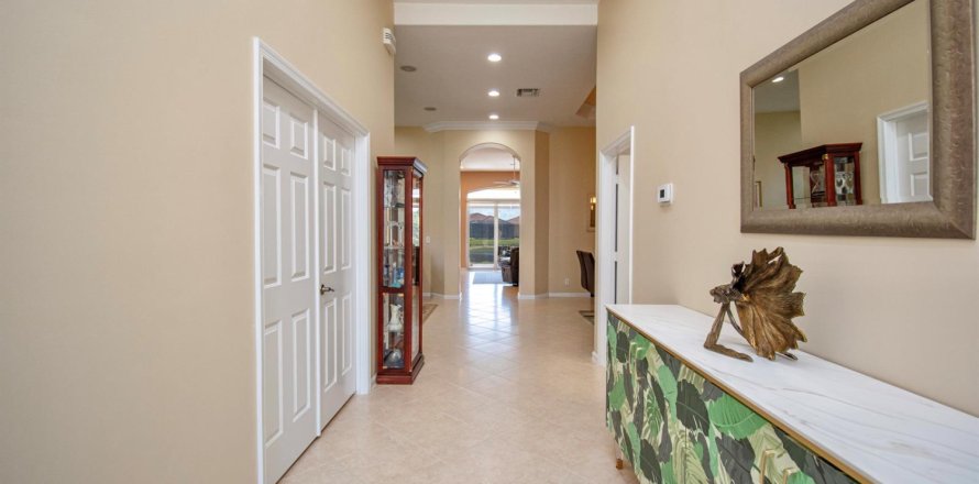 House in Delray Beach, Florida 3 bedrooms, 207.26 sq.m. № 2272060