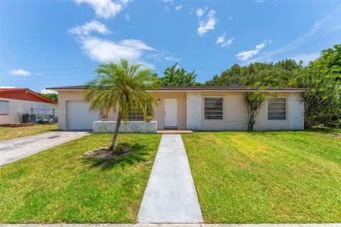 Villa ou maison à Miami, Floride 3 chambres, 108.14 m2 № 2264357