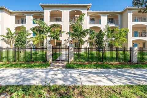 Appartement à louer à Miramar, Floride: 2 chambres, 111.48 m2 № 1892967 - photo 1