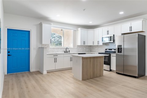 Appartement à louer à Miramar, Floride: 2 chambres, 111.48 m2 № 1892967 - photo 2