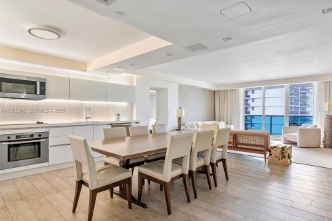 Condo in Miami Beach, Florida, 3 bedrooms № 2081216 - photo 14