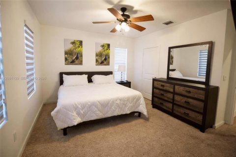 Снять в аренду таунхаус в Форт-Лодердейл, Флорида 4 спальни, 176.51м2, № 2065341 - фото 8