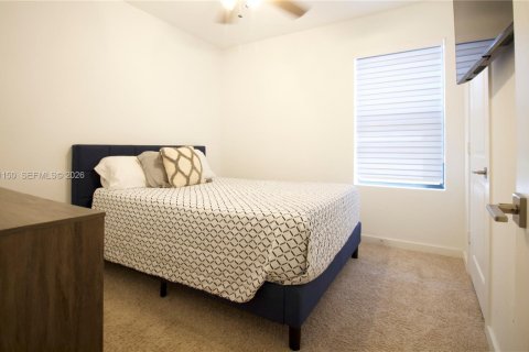 Снять в аренду таунхаус в Форт-Лодердейл, Флорида 4 спальни, 176.51м2, № 2065341 - фото 12