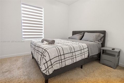 Снять в аренду таунхаус в Форт-Лодердейл, Флорида 4 спальни, 176.51м2, № 2065341 - фото 14