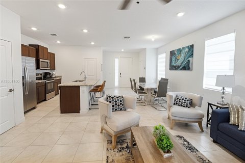 Снять в аренду таунхаус в Форт-Лодердейл, Флорида 4 спальни, 176.51м2, № 2065341 - фото 6