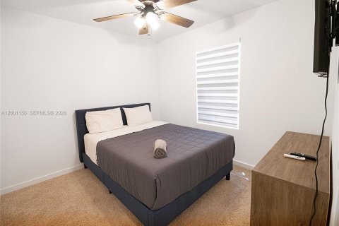 Снять в аренду таунхаус в Форт-Лодердейл, Флорида 4 спальни, 176.51м2, № 2065341 - фото 10