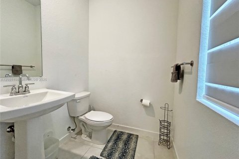 Снять в аренду таунхаус в Форт-Лодердейл, Флорида 4 спальни, 176.51м2, № 2065341 - фото 15