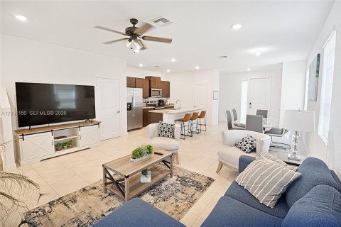 Снять в аренду таунхаус в Форт-Лодердейл, Флорида 4 спальни, 176.51м2, № 2065341 - фото 5