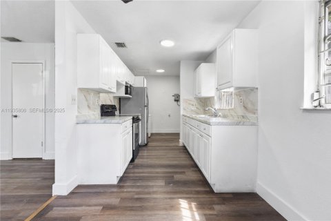 Casa en alquiler en Miami, Florida, 2 dormitorios, 119.66 m2 № 1993920 - foto 5
