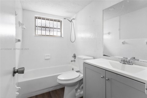 Casa en alquiler en Miami, Florida, 2 dormitorios, 119.66 m2 № 1993920 - foto 13