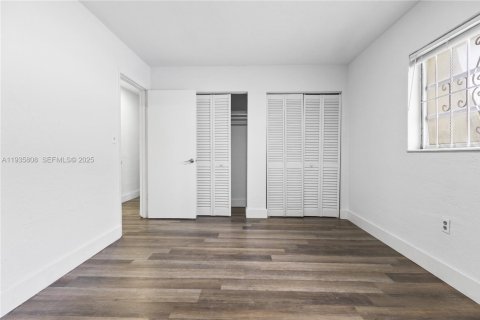 Casa en alquiler en Miami, Florida, 2 dormitorios, 119.66 m2 № 1993920 - foto 11