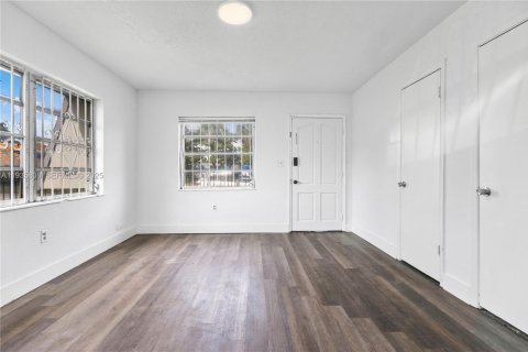 Casa en alquiler en Miami, Florida, 2 dormitorios, 119.66 m2 № 1993920 - foto 4