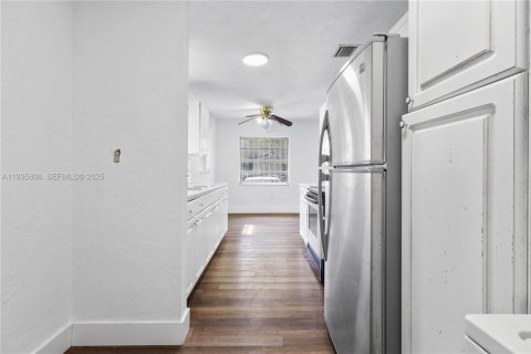 Casa en alquiler en Miami, Florida, 2 dormitorios, 119.66 m2 № 1993920 - foto 7