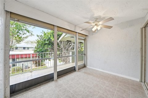 Condo in Deerfield Beach, Florida, 2 bedrooms  № 2086143 - photo 4