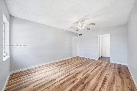 Condo in Deerfield Beach, Florida, 2 bedrooms  № 2086143 - photo 13
