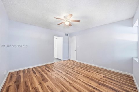 Condo in Deerfield Beach, Florida, 2 bedrooms  № 2086143 - photo 20