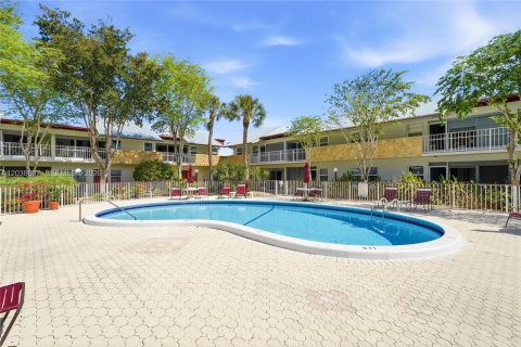 Condo in Deerfield Beach, Florida, 2 bedrooms  № 2086143 - photo 23