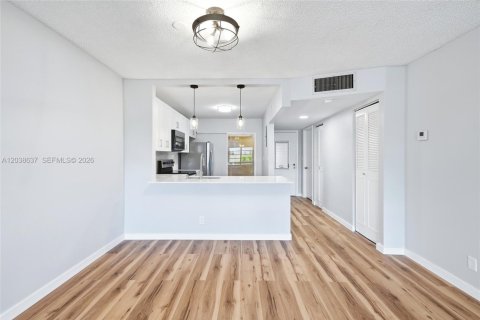 Condo in Deerfield Beach, Florida, 2 bedrooms  № 2086143 - photo 9