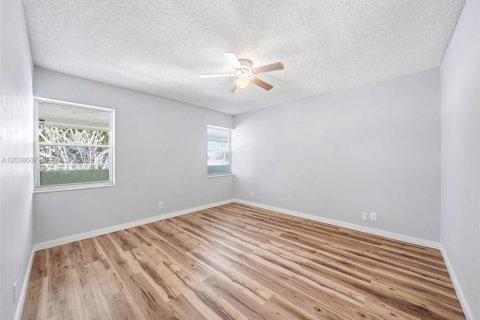 Condo in Deerfield Beach, Florida, 2 bedrooms  № 2086143 - photo 19