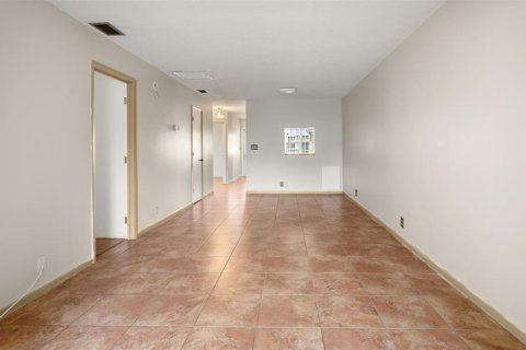 Condo in Fort Myers, Florida, 2 bedrooms  № 1389076 - photo 5