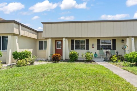 Condo in Fort Myers, Florida, 2 bedrooms  № 1389076 - photo 1