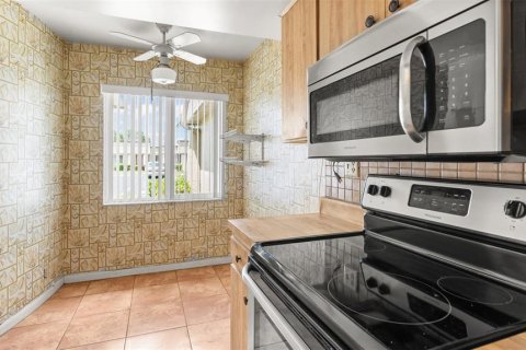 Condo in Fort Myers, Florida, 2 bedrooms  № 1389076 - photo 11