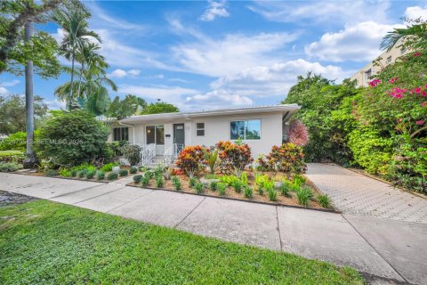 Villa ou maison à Coral Gables, Floride 2 chambres, 193.98 m2 № 2340231