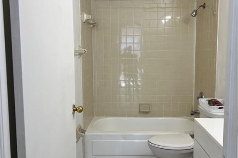 House in Tampa, Florida 3 bedrooms, 99.87 sq.m. № 1866140 - photo 12