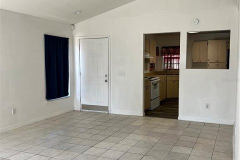 House in Tampa, Florida 3 bedrooms, 99.87 sq.m. № 1866140 - photo 3