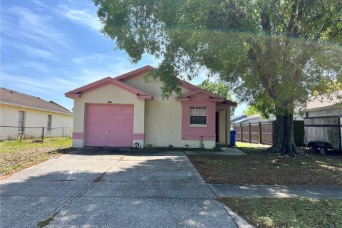 House in Tampa, Florida 3 bedrooms, 99.87 sq.m. № 1866140 - photo 1