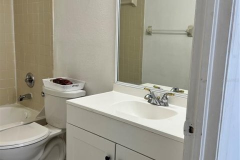 House in Tampa, Florida 3 bedrooms, 99.87 sq.m. № 1866140 - photo 11