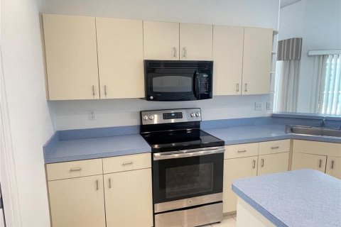 Casa en alquiler en Sun City Center, Florida, 2 dormitorios, 175.4 m2 № 1913640 - foto 8
