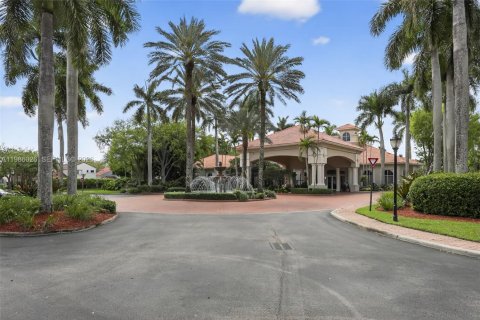 House in Pembroke Pines, Florida 4 bedrooms, 203.46 sq.m. № 2046518 - photo 30