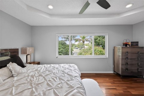 House in Pembroke Pines, Florida 4 bedrooms, 203.46 sq.m. № 2046518 - photo 11