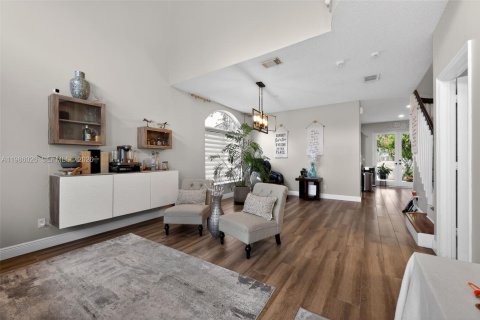 House in Pembroke Pines, Florida 4 bedrooms, 203.46 sq.m. № 2046518 - photo 5