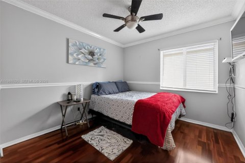 House in Pembroke Pines, Florida 4 bedrooms, 203.46 sq.m. № 2046518 - photo 16