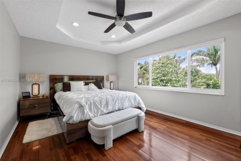 House in Pembroke Pines, Florida 4 bedrooms, 203.46 sq.m. № 2046518 - photo 12