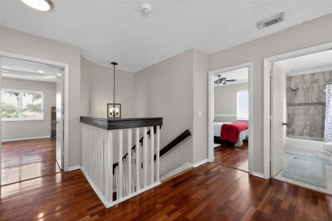 House in Pembroke Pines, Florida 4 bedrooms, 203.46 sq.m. № 2046518 - photo 21