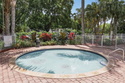 House in Pembroke Pines, Florida 4 bedrooms, 203.46 sq.m. № 2046518 - photo 27