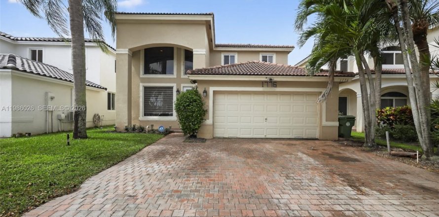 House in Pembroke Pines, Florida 4 bedrooms, 203.46 sq.m. № 2046518