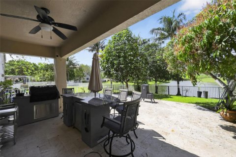 House in Pembroke Pines, Florida 4 bedrooms, 203.46 sq.m. № 2046518 - photo 23