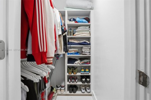 Villa ou maison à vendre à Hollywood, Floride: 3 chambres, 193.79 m2 № 2006203 - photo 27