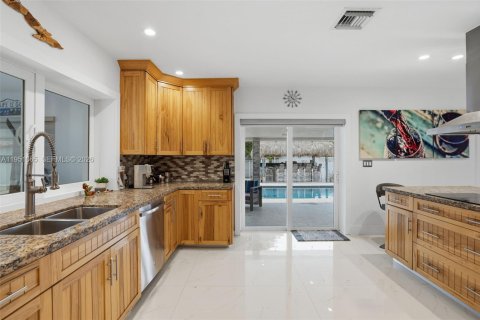 Villa ou maison à vendre à Hollywood, Floride: 3 chambres, 193.79 m2 № 2006203 - photo 15